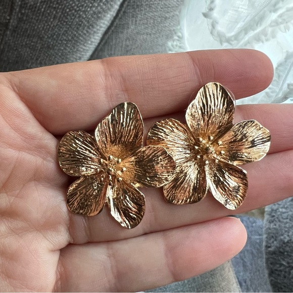 Lulus Jewelry - Botanical 14KT Gold Flower Statement Earrings 🌿